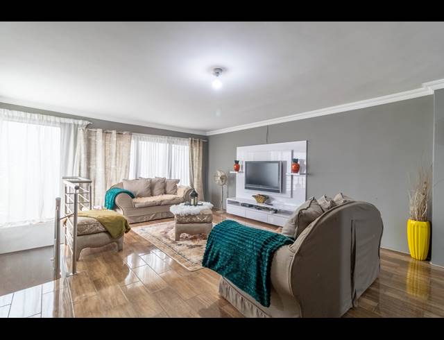 5 BEDROOM HOUSE FOR SALE IN ORMONDE